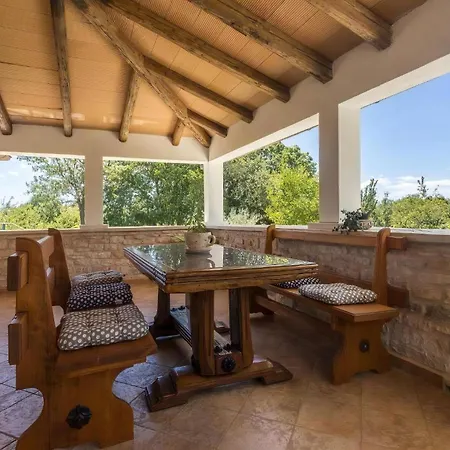 Matija Mit Pool Tatil Evi Svetvinčenat
